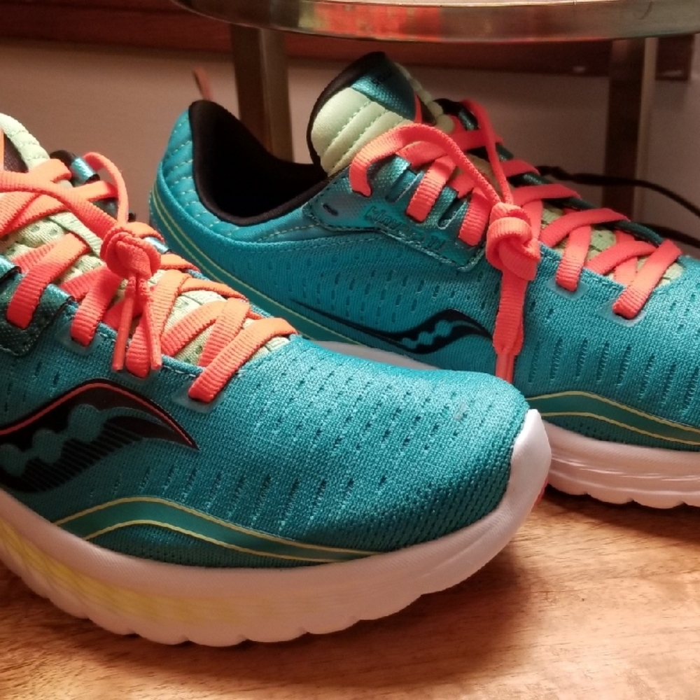 Saucony kinvara women's size 9